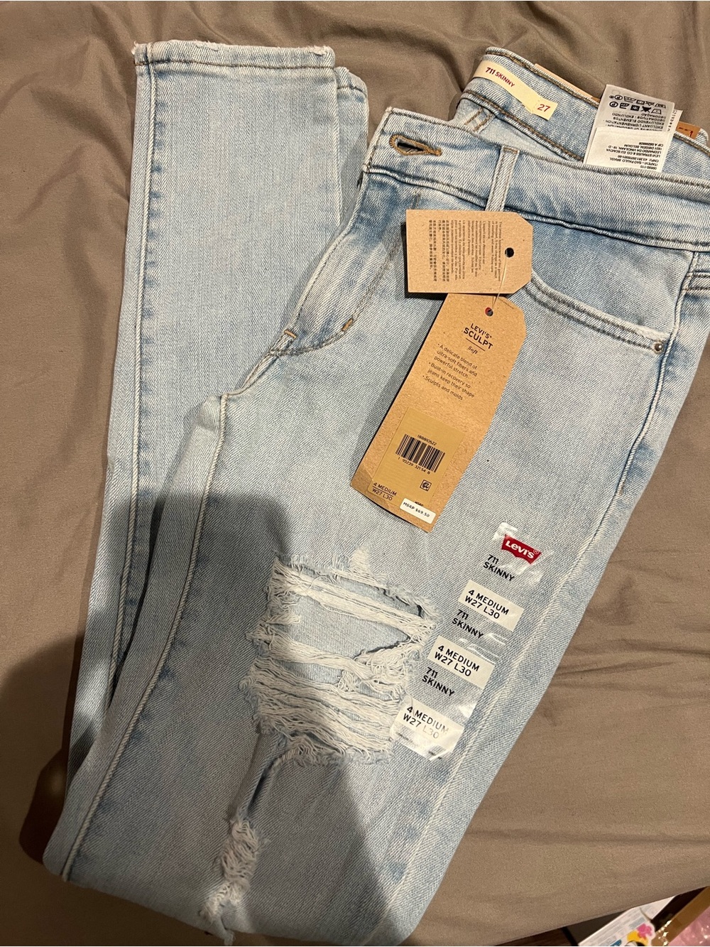 Levi's Women's Light Wash Ripped Skinny Jeans